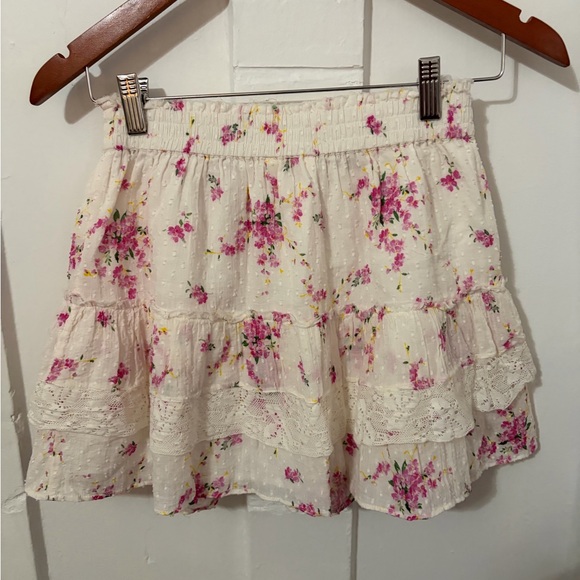 LOVESHACKFANCY
RUFFLE MINI SKIRT - Picture 2 of 4